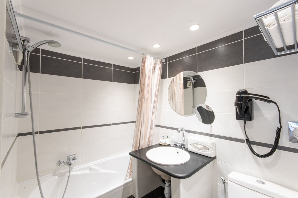 Salle de bain chambres duplex - Hotel Vendôme Nice