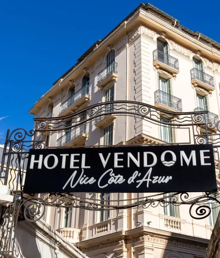 facade-hotel-vendome