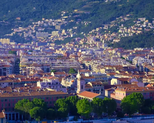 hotel-vendome-nice-vue-port-de-nice-et-colline-du-chateau.webp